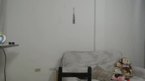 Snapshot of lahurent_weed420 chatting on 10-09-25, 02:48  paola and a guest lol    online show from 10-09-25, 02:48