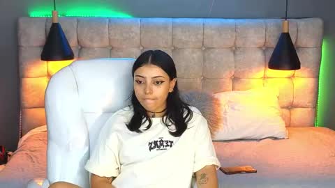 Snapshot of laia_and_aloby chatting on 01-27-25, 07:24 online show from 01-27-25, 07:24