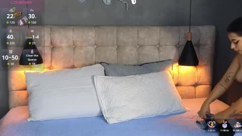 Snapshot of laia_and_aloby chatting on 09-16-25, 10:22 online show from 09-16-25, 10:22