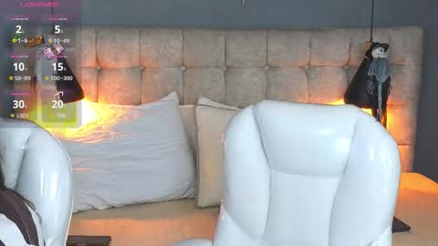 Snapshot of laia_and_aloby chatting on 10-15-25, 11:16 online show from 10-15-25, 11:16