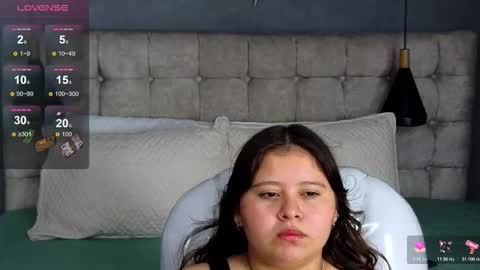 Snapshot of laia_and_aloby chatting on 11-04-25, 10:42 online show from 11-04-25, 10:42