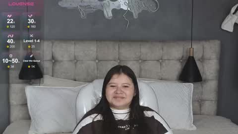 Snapshot of laia_and_aloby chatting on 11-06-25, 10:21 online show from 11-06-25, 10:21