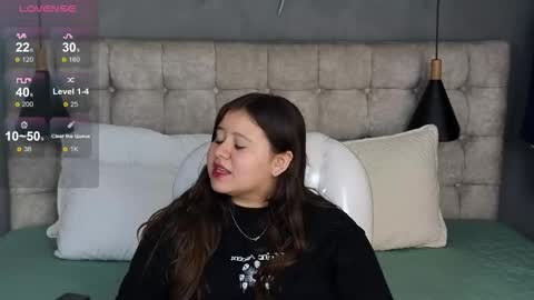 Snapshot of laia_and_aloby chatting on 11-07-25, 10:43 online show from 11-07-25, 10:43