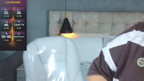 Snapshot of laia_and_aloby chatting on 11-14-25, 10:18 online show from 11-14-25, 10:18