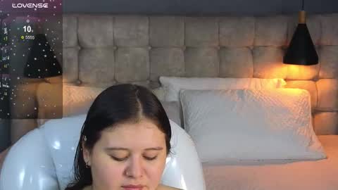 Snapshot of laia_and_aloby chatting on 11-22-25, 10:42 online show from 11-22-25, 10:42