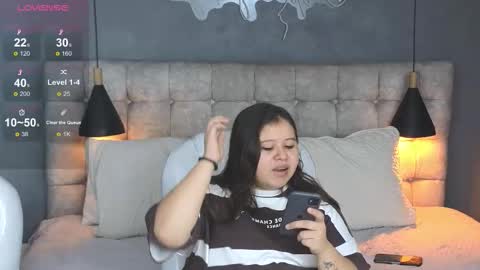 Snapshot of laia_and_aloby chatting on 11-27-25, 10:23 online show from 11-27-25, 10:23