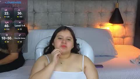 Snapshot of laia_and_aloby chatting on 12-15-25, 10:47 online show from 12-15-25, 10:47