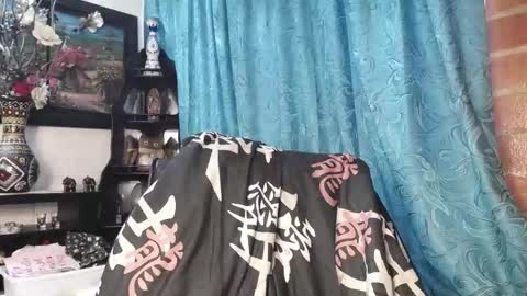 Snapshot of laia_hadid chatting on 11-20-25, 11:10 laia_hadid online show from 11-20-25, 11:10