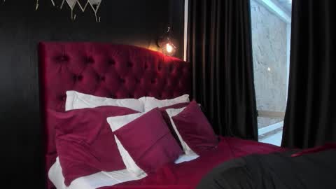 Laia  online show from 11-22-25, 12:04