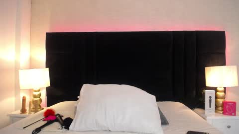 Laila Stilwills online show from 04-07-26, 04:46