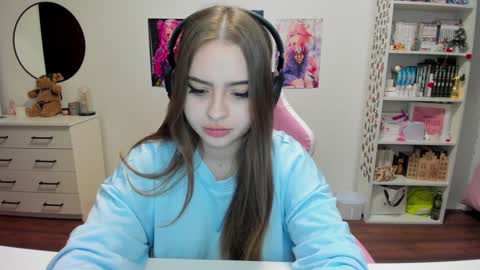 Kira online show from 12-19-24, 11:25