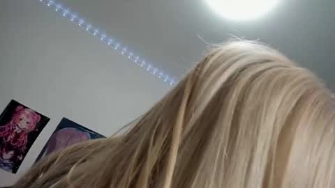 Kira online show from 05-15-26, 11:12