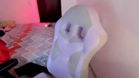 lain_t online show from 09-24-25, 08:17