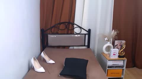 lalexi porsild online show from 10-18-25, 05:46