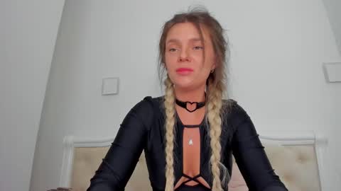 Lallie  online show from 12-17-25, 03:29