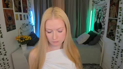 Laly online show from 10-15-25, 06:52