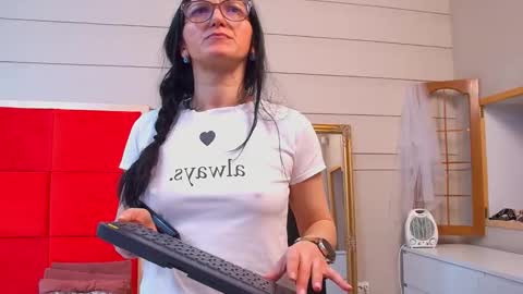 LanaBanner online show from 04-19-26, 04:34