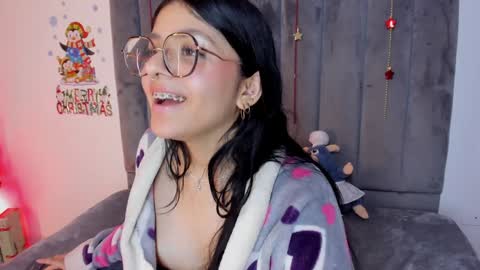 Snapshot of lana_dol chatting on 01-06-25, 06:20 ... .          . ... online show from 01-06-25, 06:20