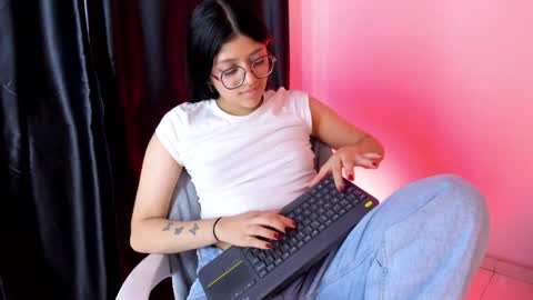 Snapshot of lana_dol chatting on 01-15-25, 04:11 ... .          . ... online show from 01-15-25, 04:11