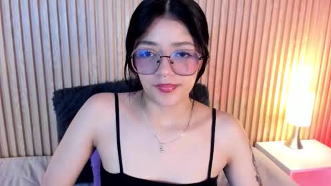 Snapshot of lana_dol chatting on 09-24-25, 01:03 ... .          . ... online show from 09-24-25, 01:03