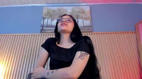 Snapshot of lana_dol chatting on 10-21-25, 01:34 ... .          . ... online show from 10-21-25, 01:34