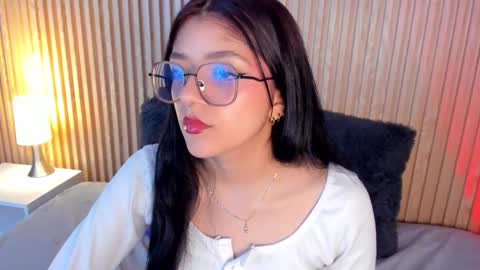 Snapshot of lana_dol chatting on 10-24-25, 01:18 ... .          . ... online show from 10-24-25, 01:18