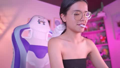 Snapshot of lana_dreams_ chatting on 11-21-25, 02:21 Lana online show from 11-21-25, 02:21