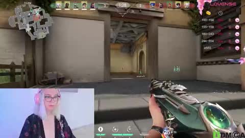 Snapshot of lana_lunar chatting on 10-11-25, 12:15 Lana online show from 10-11-25, 12:15