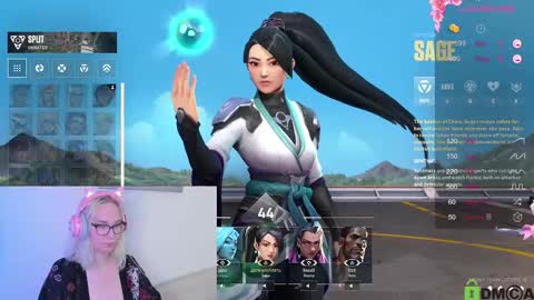 Snapshot of lana_lunar chatting on 10-17-25, 11:46 Lana online show from 10-17-25, 11:46