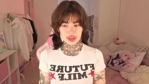 Eva online show from 04-25-26, 03:09