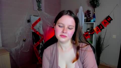 Snapshot of lana_moon__ chatting on 10-28-25, 08:40 Lana online show from 10-28-25, 08:40