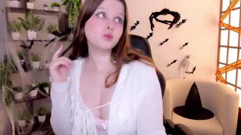 Snapshot of lana_moon__ chatting on 11-04-25, 02:10 Lana online show from 11-04-25, 02:10