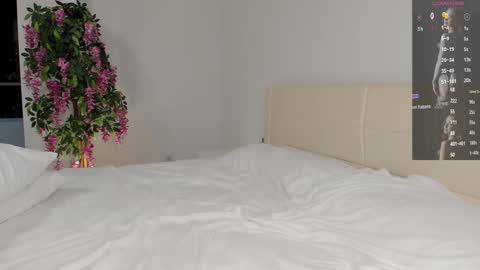 Snapshot of lana_moreno chatting on 09-13-25, 07:13 Lana online show from 09-13-25, 07:13