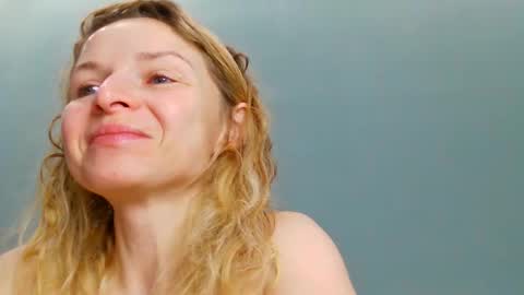 Snapshot of lanaangeldream chatting on 09-21-25, 12:29 Lana online show from 09-21-25, 12:29