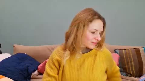 Snapshot of lanaangeldream chatting on 10-19-25, 12:17 Lana online show from 10-19-25, 12:17