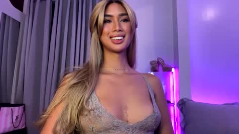 Snapshot of lanadel_hilton chatting on 03-07-25, 04:57 Lana online show from 03-07-25, 04:57