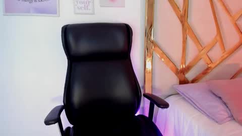 Snapshot of lanajones_ chatting on 12-04-25, 12:14 LanaJones online show from 12-04-25, 12:14