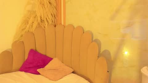 lana online show from 10-07-25, 04:20