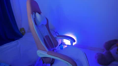 Snapshot of lanarouse1 chatting on 10-15-25, 11:05 Lana  online show from 10-15-25, 11:05