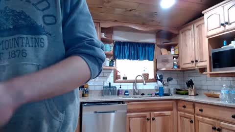 Snapshot of lancehardin chatting on 03-11-25, 02:07 Lance online show from 03-11-25, 02:07