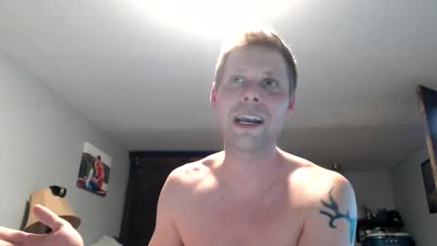 Snapshot of lancehardin chatting on 05-27-26, 01:57 Lance online show from 05-27-26, 01:57