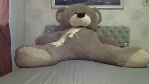 Snapshot of langoria chatting on 10-25-25, 01:29 langoria online show from 10-25-25, 01:29