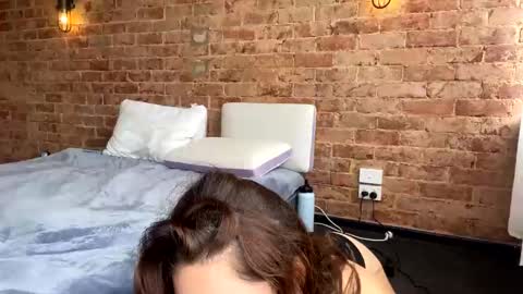 Snapshot of laniixx chatting on 09-24-25, 02:04 Lani online show from 09-24-25, 02:04