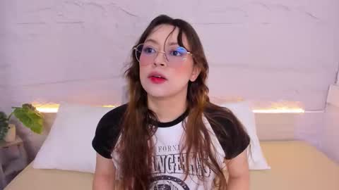 Snapshot of lanna_18_ chatting on 12-17-25, 12:22 Lanna online show from 12-17-25, 12:22