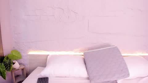 Lanna online show from 12-22-25, 11:51