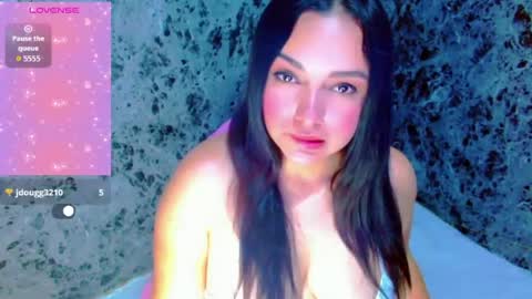 Snapshot of lanna_belle28 chatting on 06-16-26, 01:14 Lanna online show from 06-16-26, 01:14