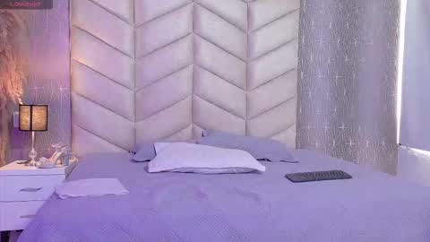 Snapshot of lanna_rossii chatting on 10-24-25, 01:18 L A N N A ---- online show from 10-24-25, 01:18