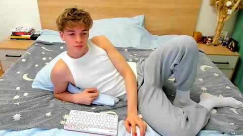 Snapshot of lanny_fandi chatting on 12-17-24, 05:29 Fandi online show from 12-17-24, 05:29