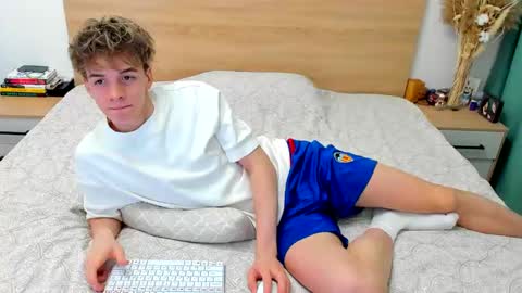 Snapshot of lanny_fandi chatting on 12-19-24, 06:45 Fandi online show from 12-19-24, 06:45