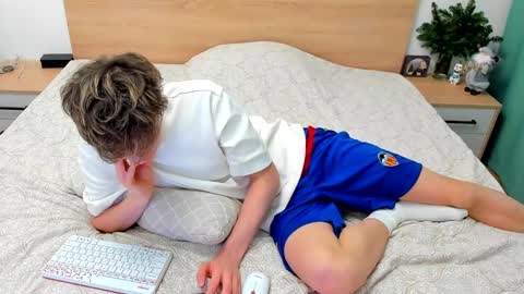 Snapshot of lanny_fandi chatting on 12-20-24, 02:49 Fandi online show from 12-20-24, 02:49